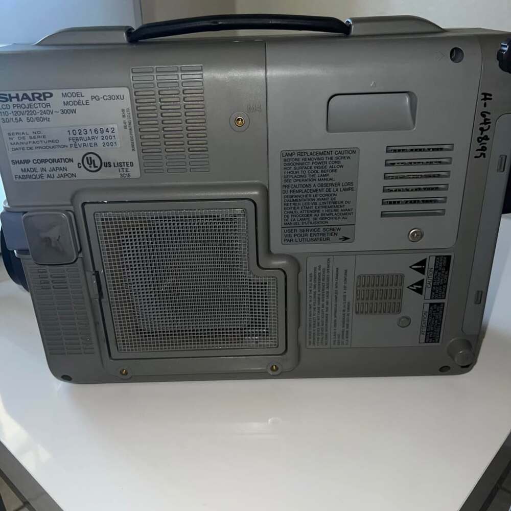 SHARP NOTEVISION TABLETOP PROJECTOR PG-C30XU  (R) - Picture 5 of 9